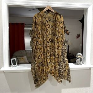 Do Everything In Love Snake Cheeta Print Short Dolman Sleeve Kimono One Size